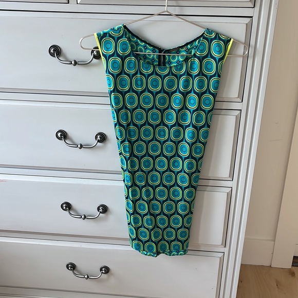 Sleeveless silk top by Elie Tahari - Picture 3 of 3